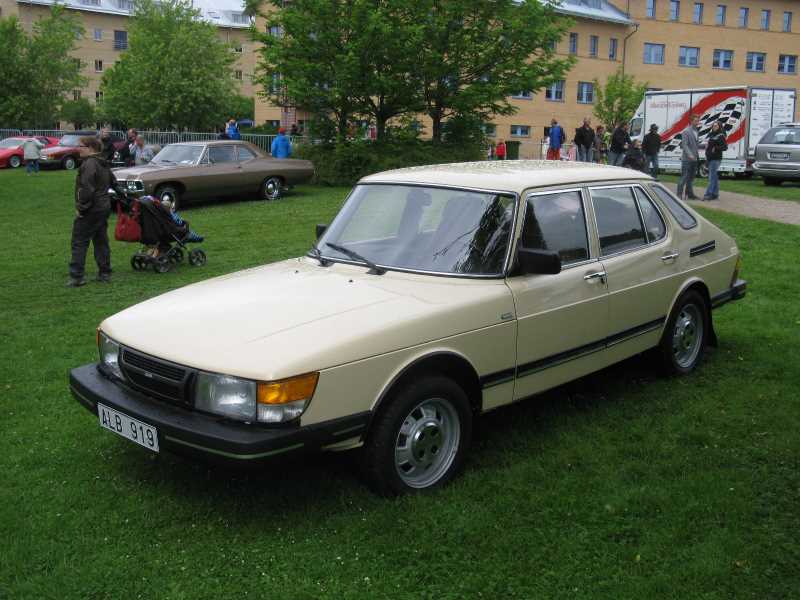 900