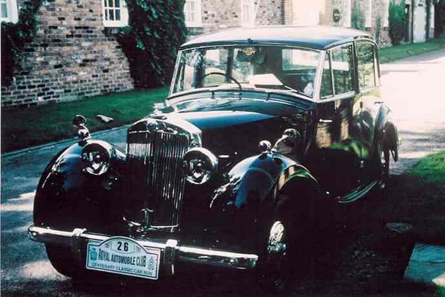 2000 Renown Saloon