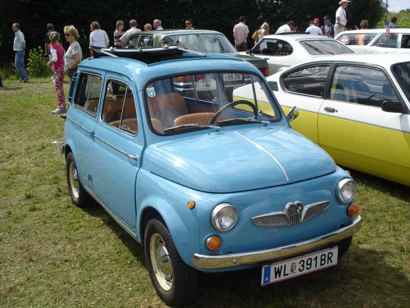 700